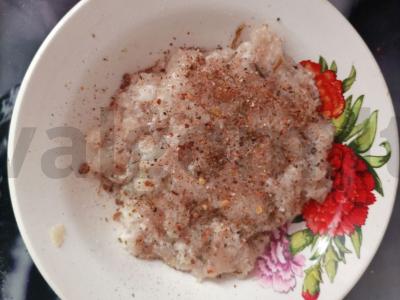 Chebureks ant karšto vandens ir degtinės Žingsnis 1