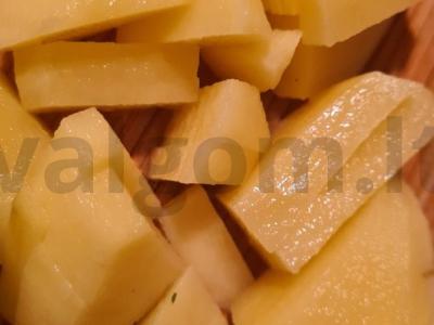 Ant žąsies taukų keptos bulvės su česnakais Žingsnis 2