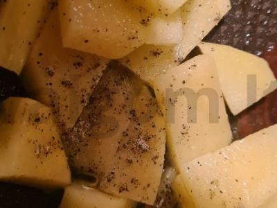 Ant žąsies taukų keptos bulvės su česnakais Žingsnis 4