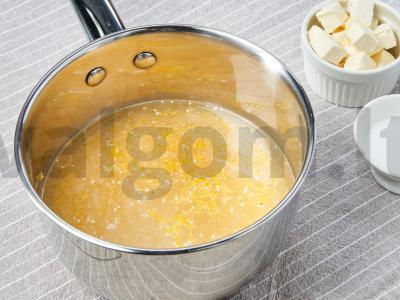 Kukurūzų košė su braškėmis ir klevų sirupu Žingsnis 1