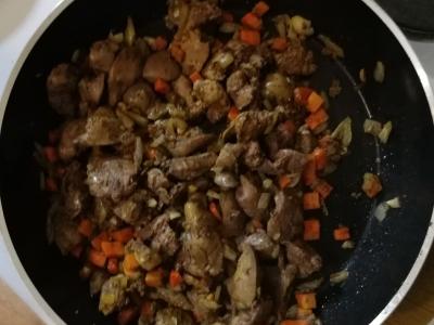 Vištienos kepenėlės karališkosios pagrindine nuotrauka