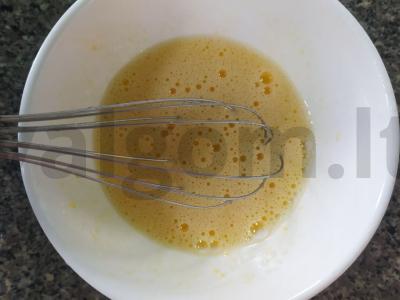 "Kokoso riešutai keptuvėje. Žingsnis 1