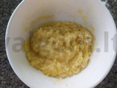 "Kokoso riešutai keptuvėje. Žingsnis 2