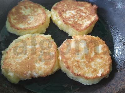 "Kokoso riešutai keptuvėje. Žingsnis 4