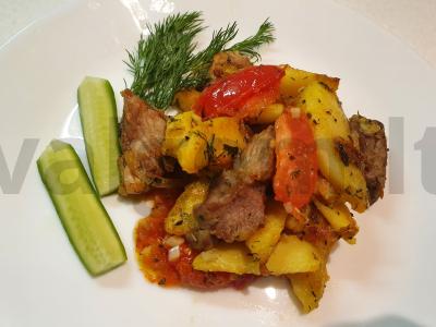 Ojahuri su kiauliena ir prieskoniais pagrindine nuotrauka