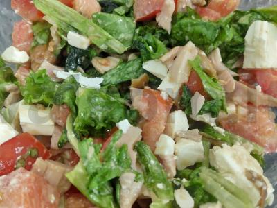 Sultingos salotos su rūkyta vištiena pagrindine nuotrauka