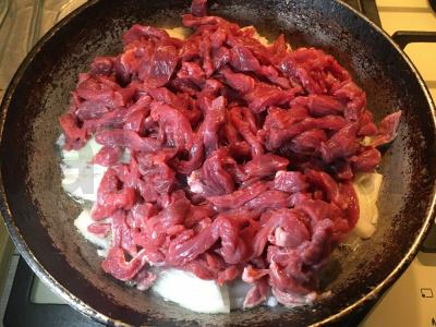 Naminė jautiena jautienos stroganoff Žingsnis 1
