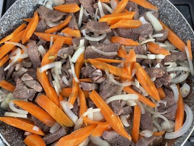 A la jautienos stroganoff. Žingsnis 3