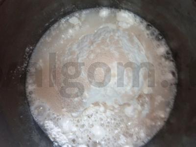 Naminė pica su sūriu, rūkyta dešra ir pomidorais Žingsnis 1