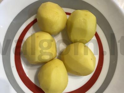 Kepta vištiena aromatinėse žolelėse Žingsnis 1