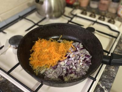 Vištienos troškinys su daržovėmis prieskoniuose Žingsnis 4