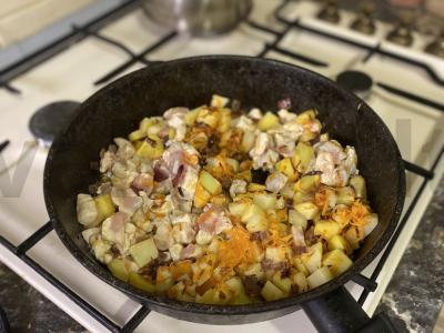 Vištienos troškinys su daržovėmis prieskoniuose Žingsnis 6