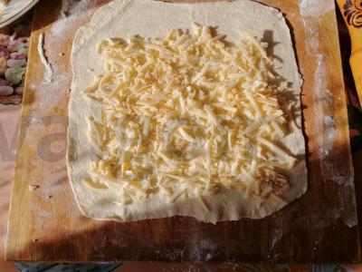 Sūrio vyniotinis iš sluoksniuotos tešlos Žingsnis 3