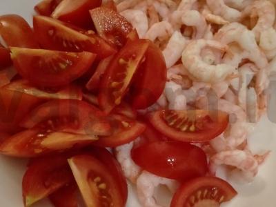 Salotos su krevetėmis, daržovėmis ir rukolomis Žingsnis 1