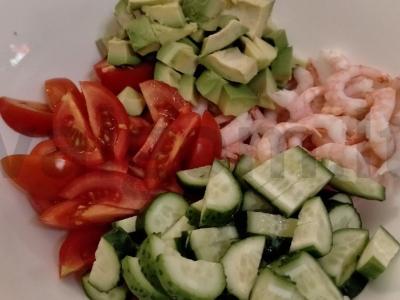 Salotos su krevetėmis, daržovėmis ir rukolomis Žingsnis 3