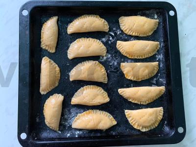 Švelnūs dešrelių suktinukai su varške Žingsnis 5