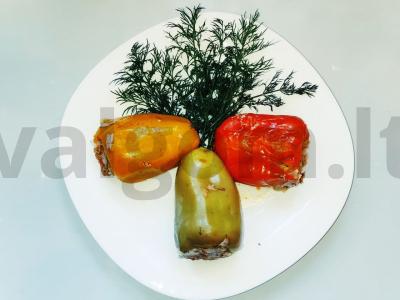 Aromatingos įdarytos paprikos su mėsa ir ryžiais pagrindine nuotrauka