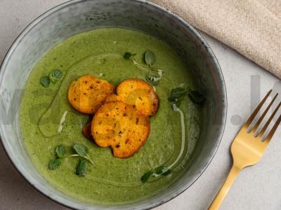 Šaldyta špinatų tyrės sriuba pagrindine nuotrauka