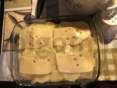 Bulvių apkepas su dešra ir sūriu Žingsnis 4