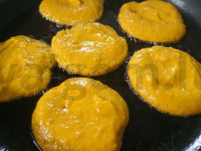 Moliūgų pyragas su medumi arba vaisiais Žingsnis 3