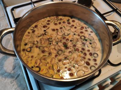 Sūrio sriuba su grybais ir alyvuogėmis Žingsnis 4