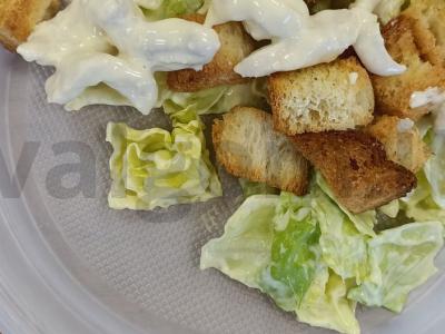 Salotos "Chicken Ryaba" su sūriu ir skrebučiais Žingsnis 4