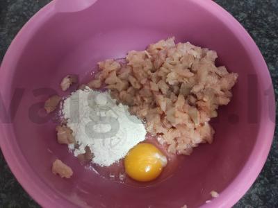 Trijų ingredientų vištienos paplotėliai per 40 minučių Žingsnis 2