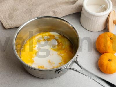 Desertas su sausainiais, mandarinais ir kremu Žingsnis 1