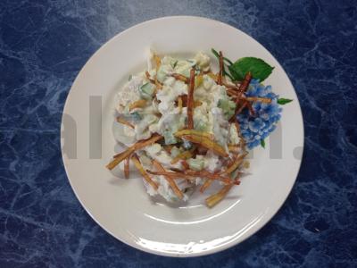 Salotos "Spring Delight" su vištiena ir sūriu pagrindine nuotrauka