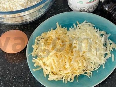 Sūrio ir varškės plokštainis. Žingsnis 1