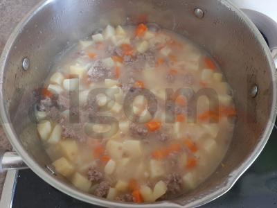 Bulvių troškinys su malta mėsa Žingsnis 6