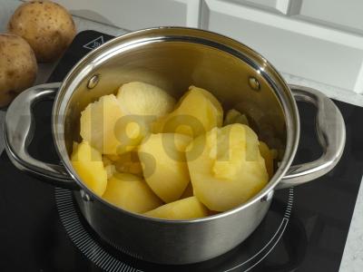 Bulvių košė su šparaginėmis pupelėmis ir česnakais Žingsnis 1