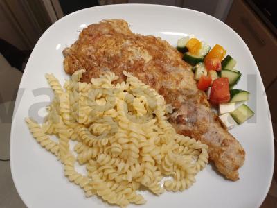 Kiaulienos šnicelis su fusilli makaronais pagrindine nuotrauka