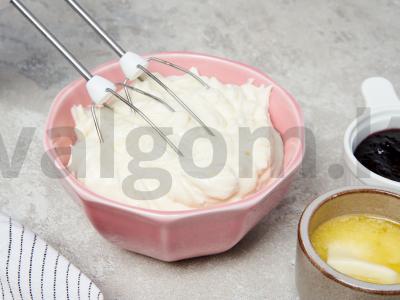 Sūrio pyragų putėsiai su varške Žingsnis 1