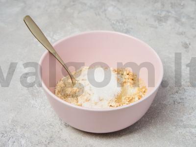 Sūrio pyragų putėsiai su varške Žingsnis 2