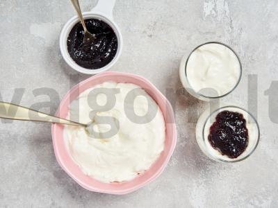 Sūrio pyragų putėsiai su varške Žingsnis 3