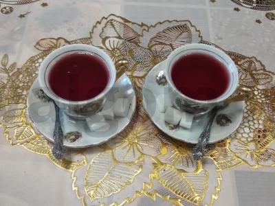 Imbiero arbata su rausvaisiais pipirais. pagrindine nuotrauka