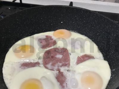 Kiaušiniai ir kumpis Žingsnis 3