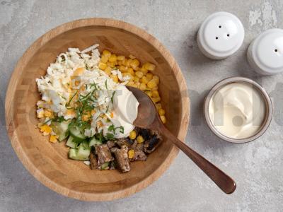 Salotos su kukurūzais ir šprotais Žingsnis 2