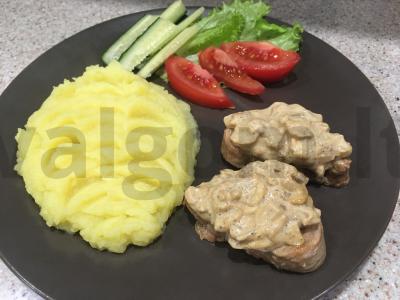 Kiaulienos medalionai su grybų padažu pagrindine nuotrauka