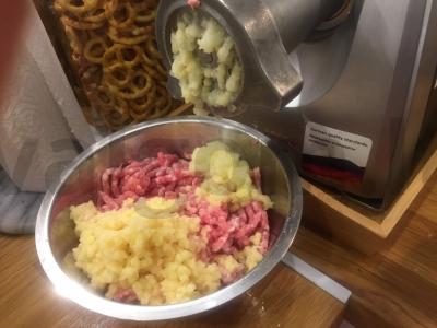 Bulvių ir mėsos paplotėliai Žingsnis 2