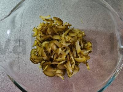 Virtos daržovių salotos su marinuotais agurkais Žingsnis 2
