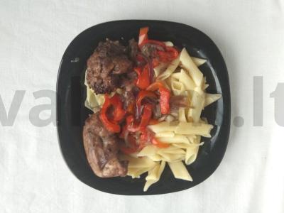 Ožkiena su daržovėmis baltajame vyne pagrindine nuotrauka