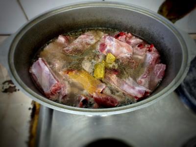Aštrūs kiaulienos šonkauliukai Žingsnis 1