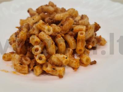 Flotsam makaronai su bazilikais pagrindine nuotrauka