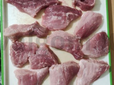 Troškinta kiauliena su svogūnais Žingsnis 1