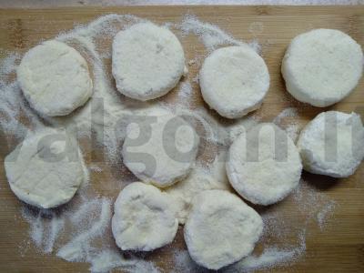 Sūrio pyragaičiai su traškia plutele Žingsnis 3