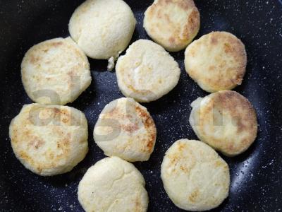 Sūrio pyragaičiai su traškia plutele Žingsnis 4