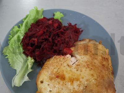 Kepta vištiena su burokėliais pagrindine nuotrauka