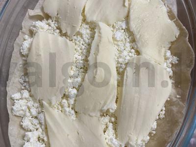 Trijų ingredientų tingus pyragas su varške ir sūriu Žingsnis 4